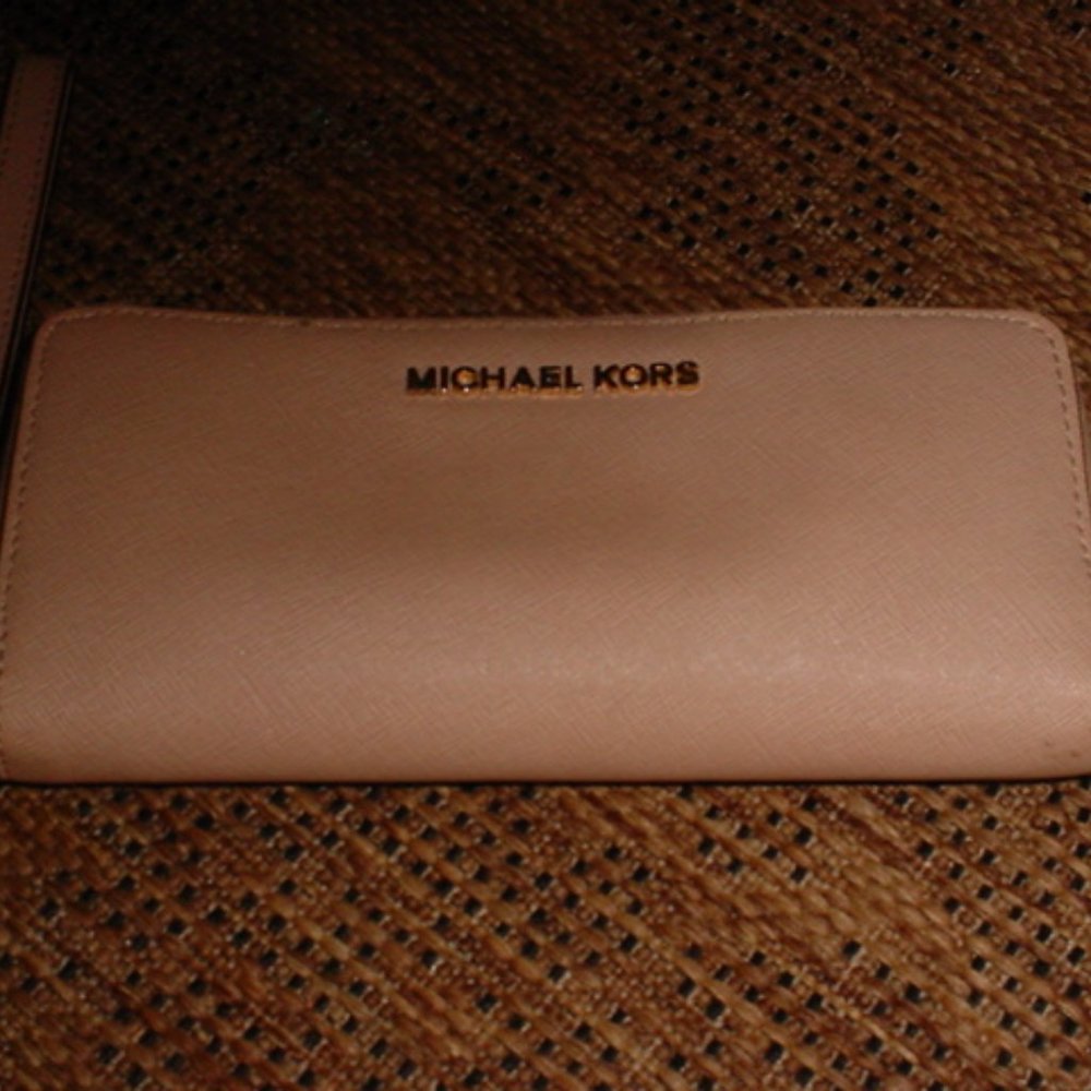 MICHEAL KORS Light Beige Zip Around wristlet Wallet